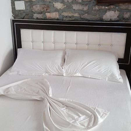 Karafil Guesthouse จีโรคาสเตอร์ ภายนอก รูปภาพ