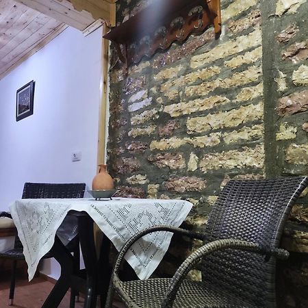 Karafil Guesthouse จีโรคาสเตอร์ ภายนอก รูปภาพ