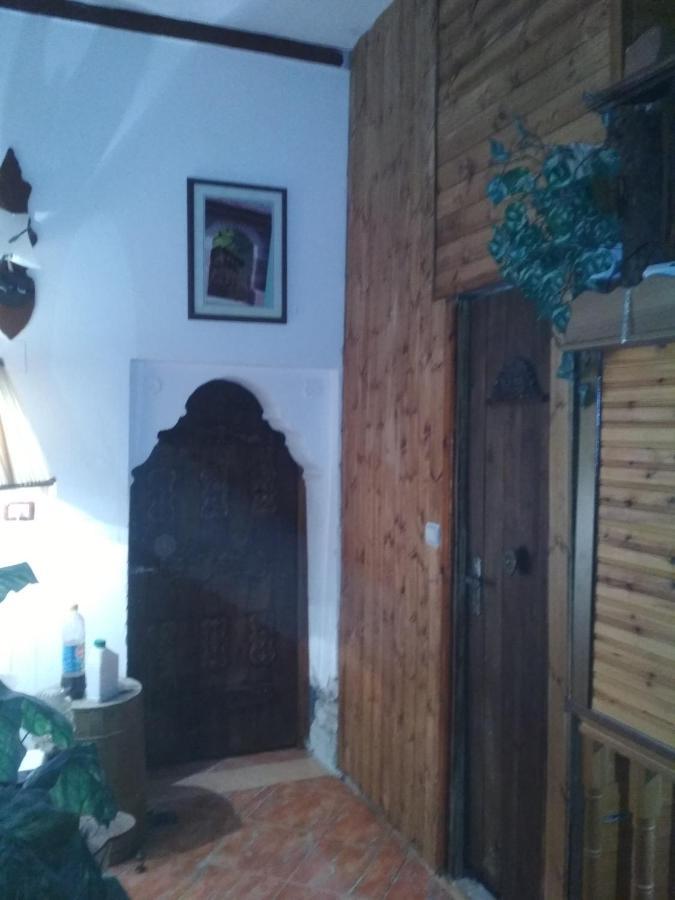 Karafil Guesthouse จีโรคาสเตอร์ ภายนอก รูปภาพ
