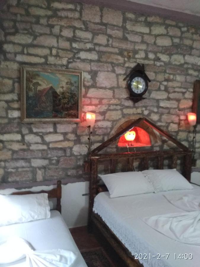 Karafil Guesthouse จีโรคาสเตอร์ ภายนอก รูปภาพ