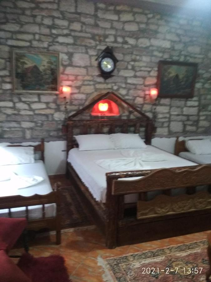 Karafil Guesthouse จีโรคาสเตอร์ ภายนอก รูปภาพ