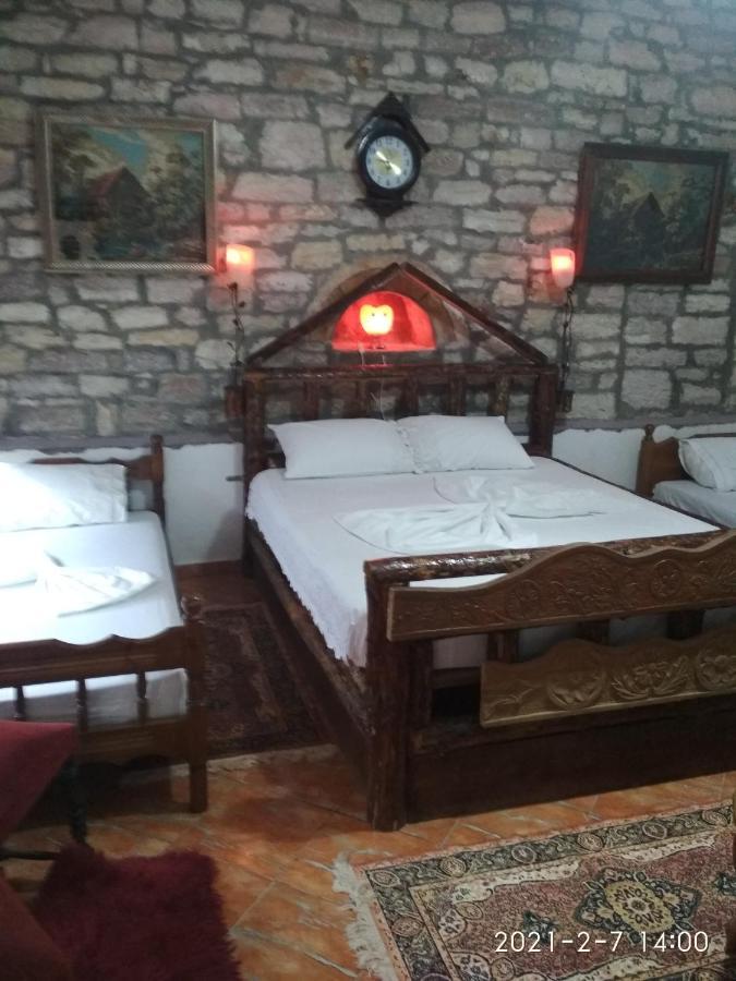 Karafil Guesthouse จีโรคาสเตอร์ ภายนอก รูปภาพ