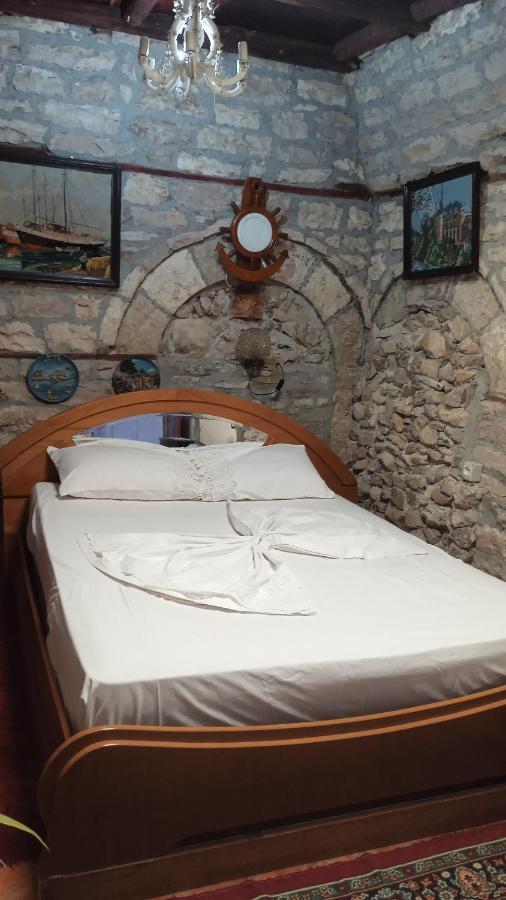 Karafil Guesthouse จีโรคาสเตอร์ ภายนอก รูปภาพ