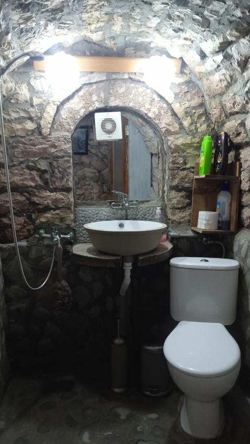Karafil Guesthouse จีโรคาสเตอร์ ภายนอก รูปภาพ