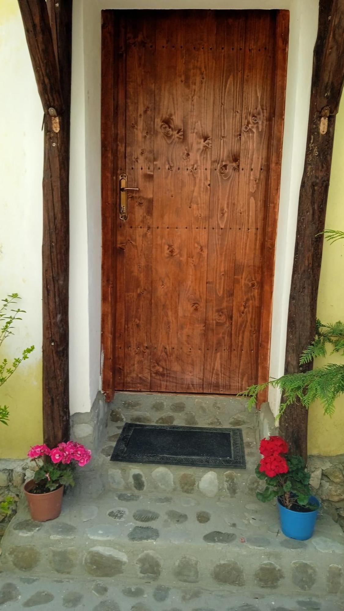 Karafil Guesthouse จีโรคาสเตอร์ ภายนอก รูปภาพ