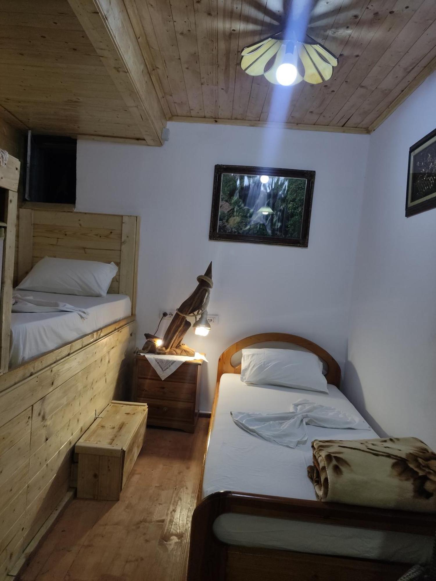 Karafil Guesthouse จีโรคาสเตอร์ ภายนอก รูปภาพ