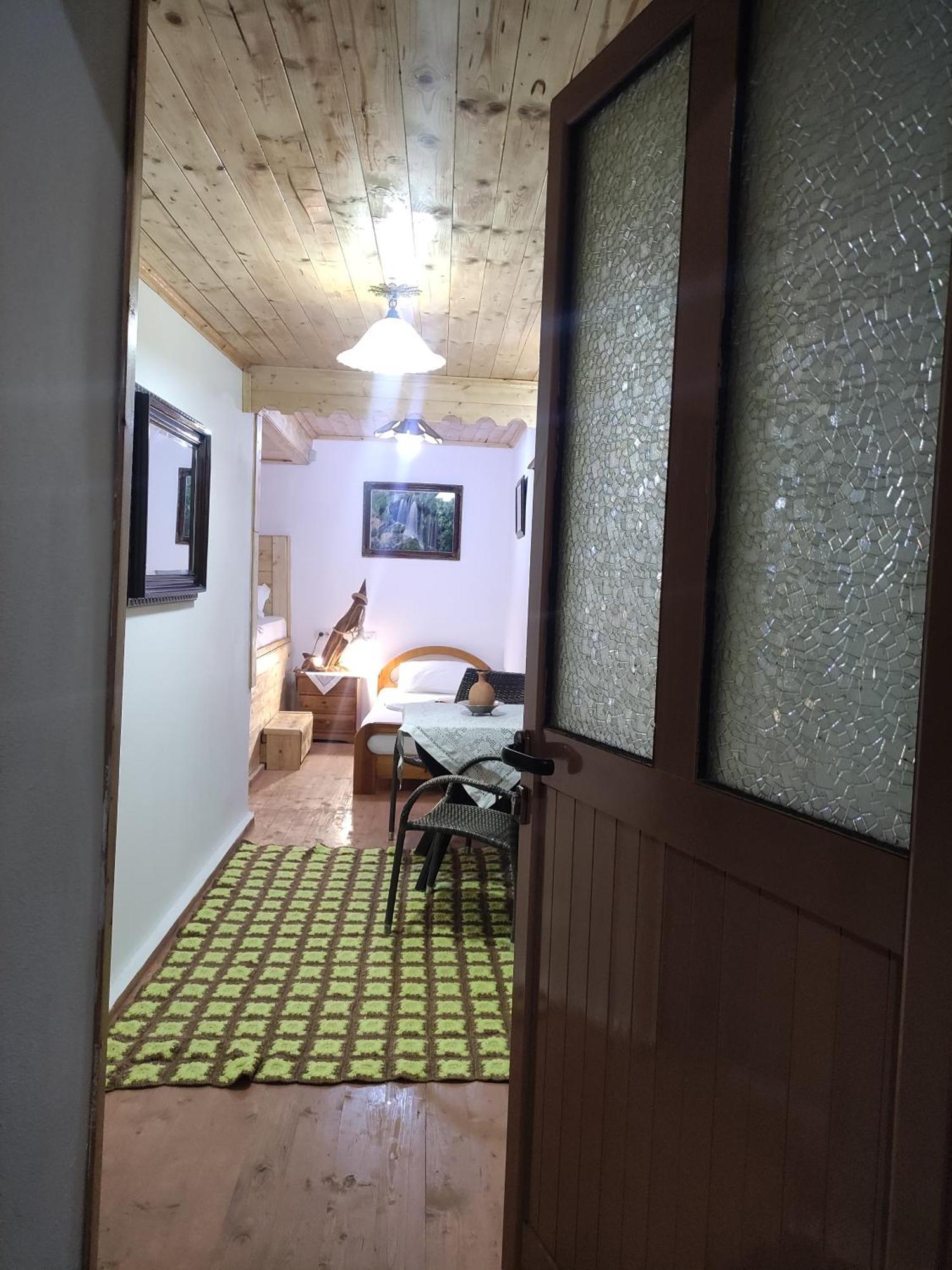 Karafil Guesthouse จีโรคาสเตอร์ ภายนอก รูปภาพ