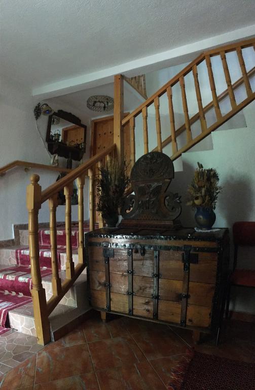 Karafil Guesthouse จีโรคาสเตอร์ ภายนอก รูปภาพ