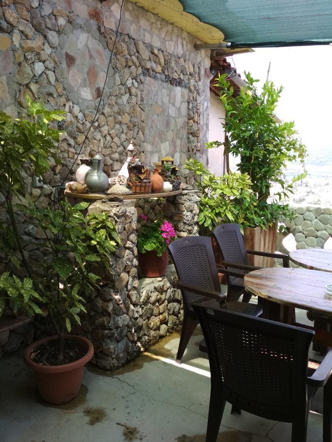 Karafil Guesthouse จีโรคาสเตอร์ ภายนอก รูปภาพ