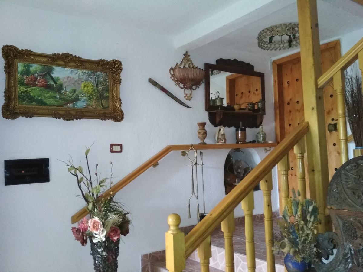 Karafil Guesthouse จีโรคาสเตอร์ ภายนอก รูปภาพ