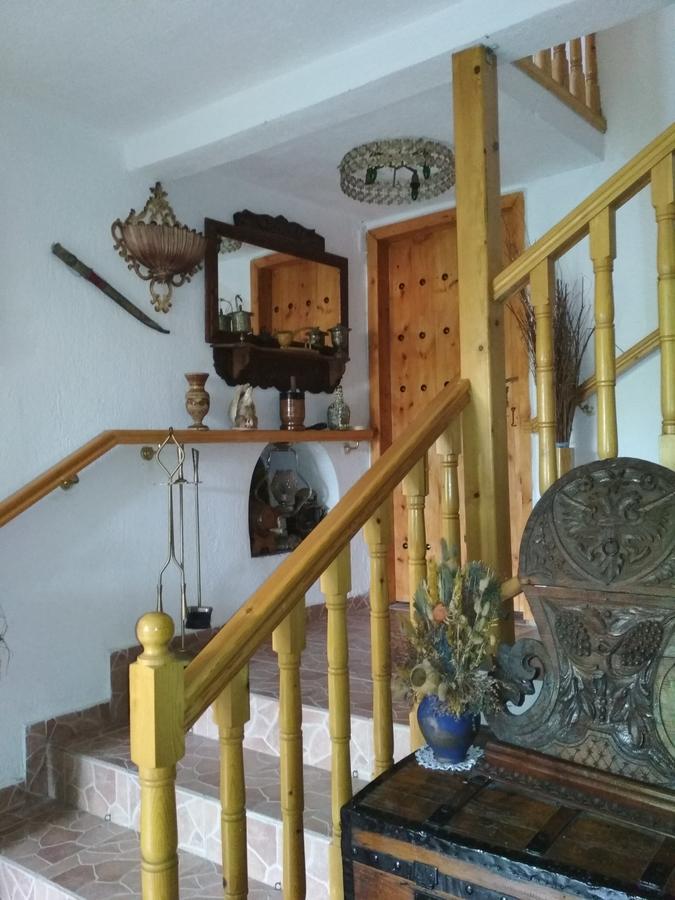 Karafil Guesthouse จีโรคาสเตอร์ ภายนอก รูปภาพ